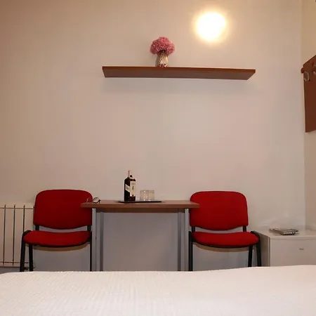 Pensión Studio Apartman Mirjam 2*
